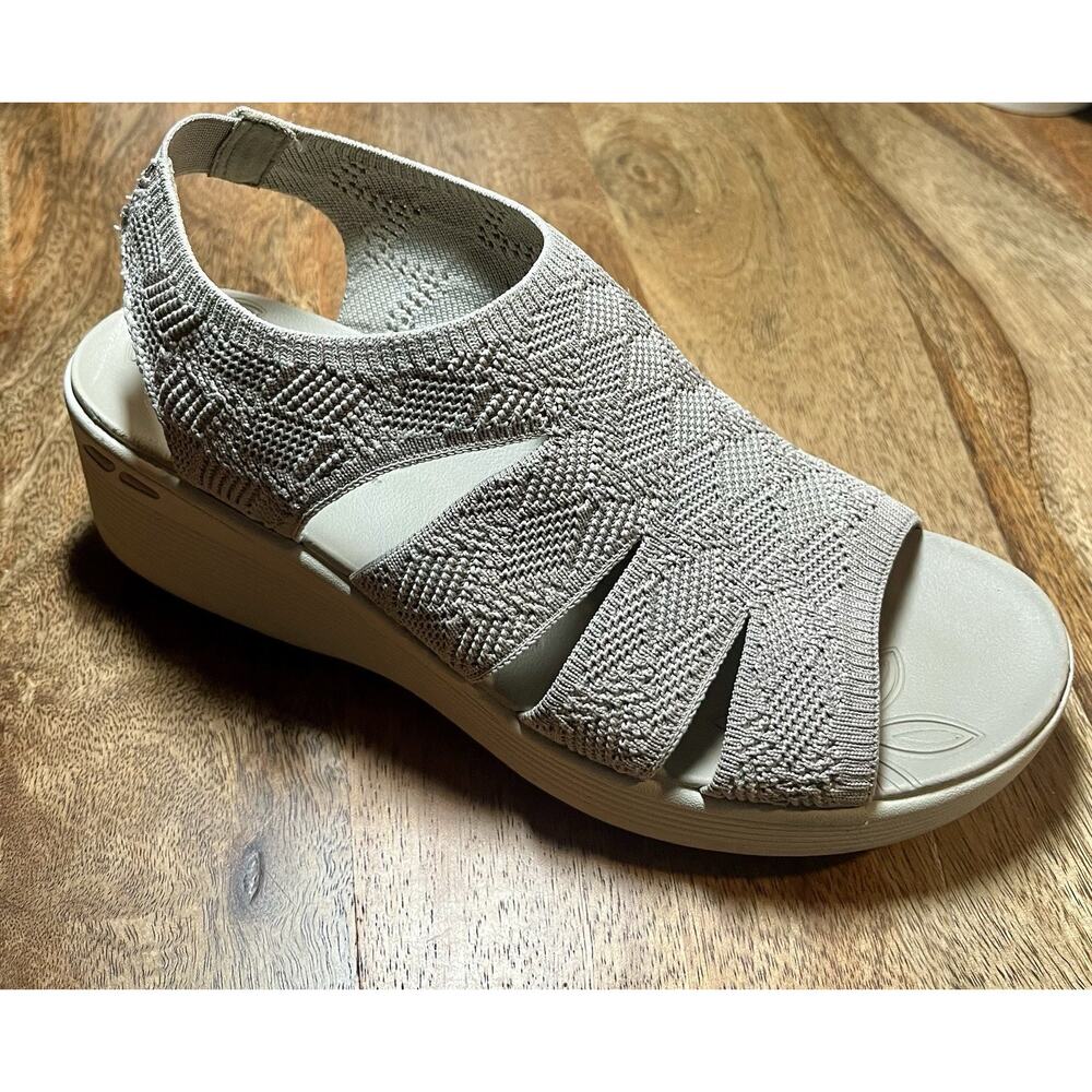 Skechers Women’s Pier Lite Memory Maker LuxeFoam Crochet Knit Wedge Taupe Size 8